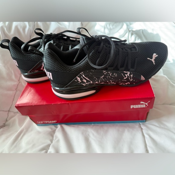 Women’s Puma Axelion marble pink and black sneaker size 10 Brand new in … - Picture 2 of 13